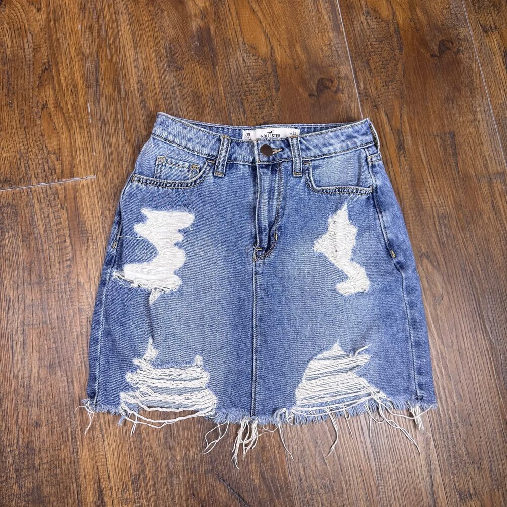 Hollister 00 W23 distressed denim skirt Ultra High Rise mini